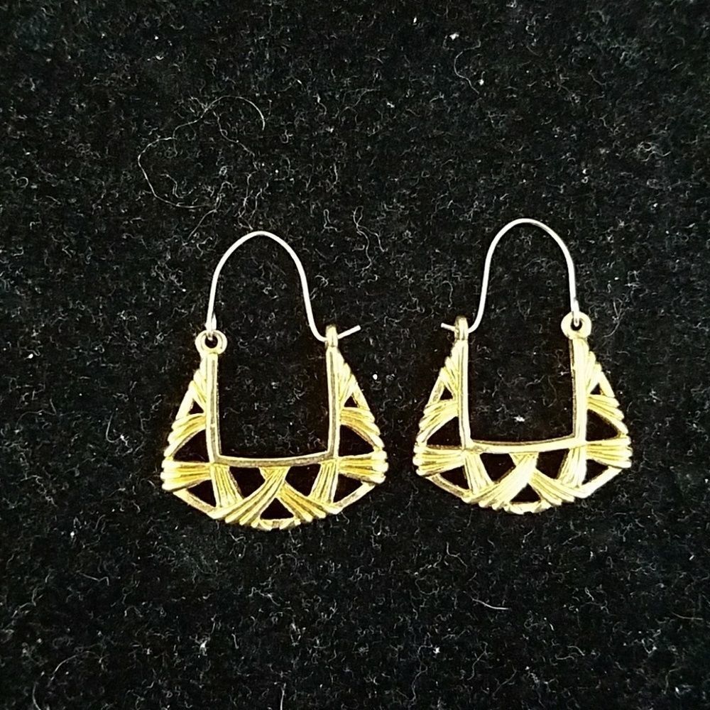 Avon Vintage Gold Tone Basket Weave Dangle Earrings Costume Jewelry